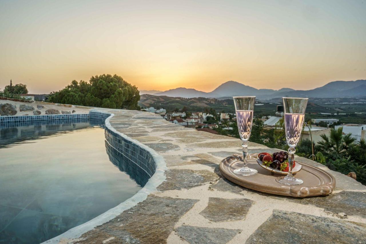 Villa Simantiri Pombia 外观 照片